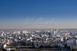 Image du Maroc Professionnelle de  Casablanca Vue du minaret de la mosquée Hassan II, à gauche une vue sur l’axe de la percée de la future avenue de la Mosquée, on voit une grande partie de l’ancienne médina extra-muros qui a été détruite que représente le terrain vague du premier plan à gauche, toutes les constructions derrière ce terrain disparaitront à leur tour. , Lundi 12 Janvier 2009. (Photo / Abdeljalil Bounhar)

 